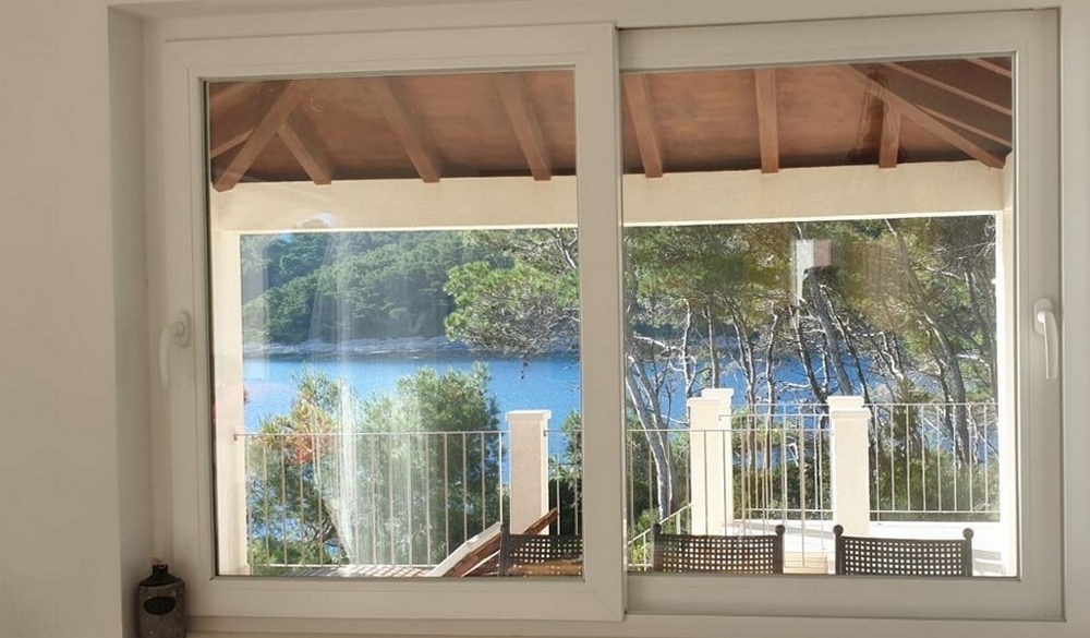 Widok na morze z okna kuchennego.