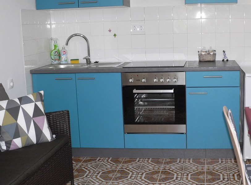 Kuchnia w domu bliźniaczym H2685 w Korculi.