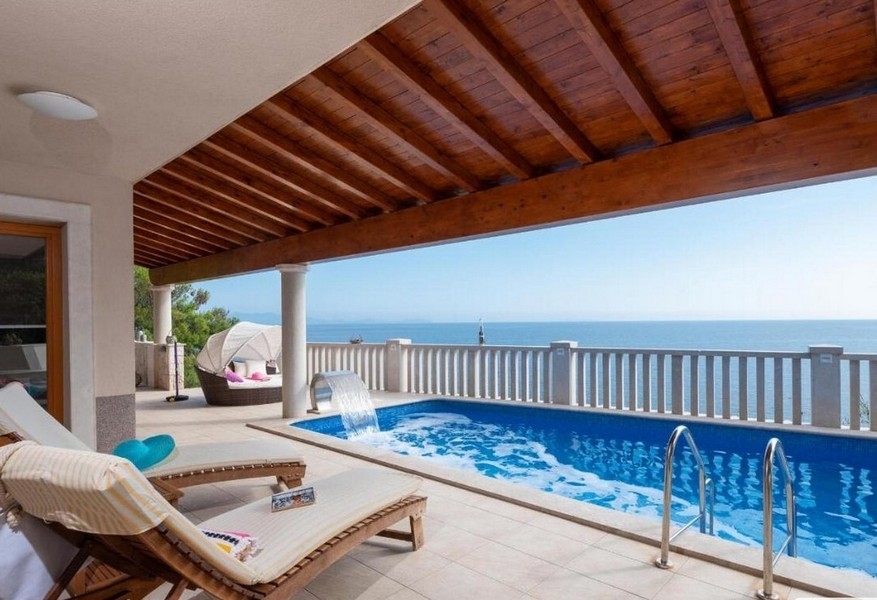 Taras z basenem nieruchomości H2689 w Chorwacji.