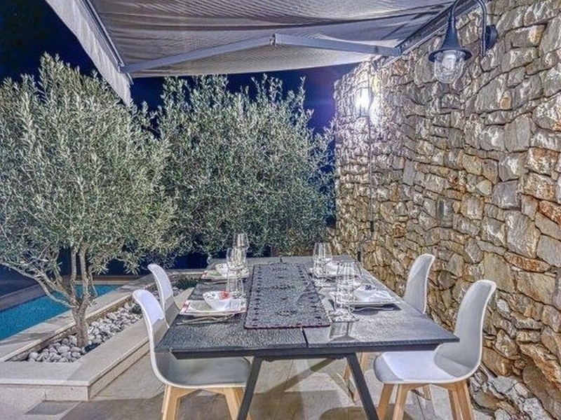 Jadalnia w ogrodzie Willi H2690 w Chorwacji - Panorama Harcerska.