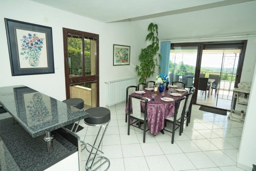 Jadalnia w obiekcie H2699, Rijeka.