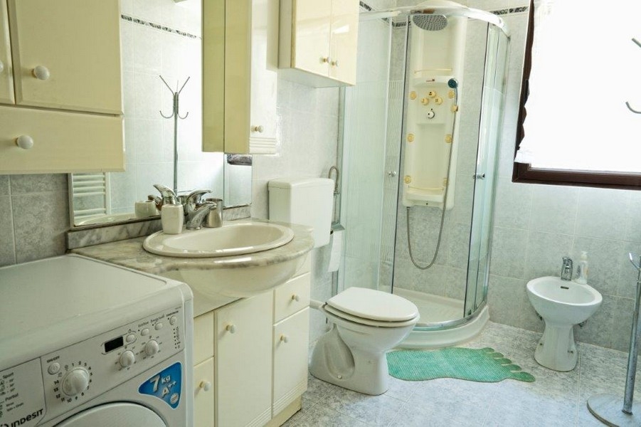 Łazienka z prysznicem.