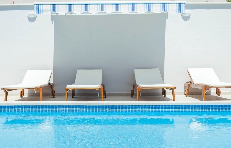 Basen w nieruchomości H2700, która jest na sprzedaż w Chorwacji.