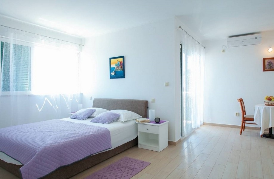 Jednostka mieszkalna z częścią sypialną.