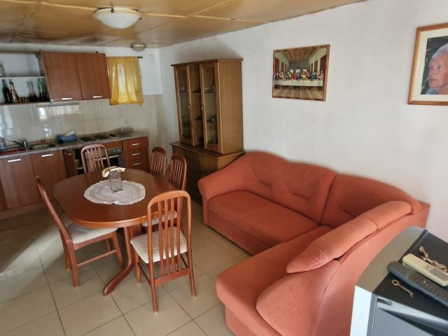 Część dzienna z kuchnią nieruchomości H2704 w Chorwacji - Panorama Harcerska.