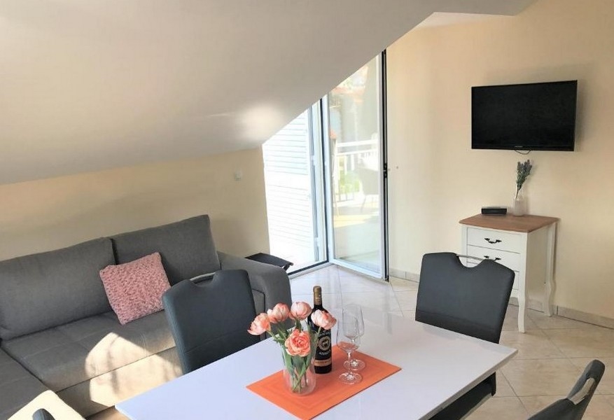 Jasny salon z wyjściem na taras - H2721