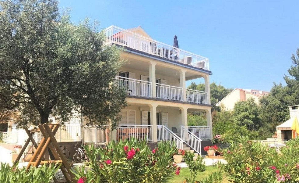 Przestronny dom apartamentowy z widokiem na morze w południowej Dalmacji