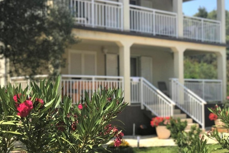 6 apartamentów z tarasem i ogrodem w Lumbardzie na wyspie Korcula - Panorama Scouting