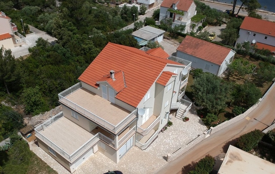 Budynek apartamentowy z kuchnią letnią wybudowany w 2010 roku