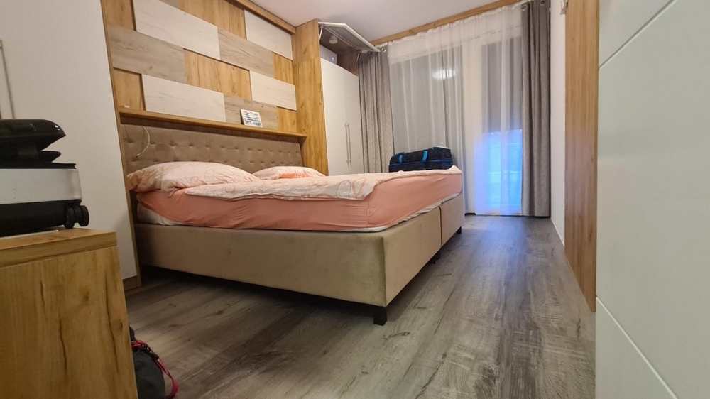 Jedna z dwóch sypialni.