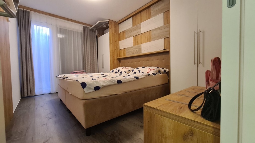 Druga sypialnia z wygodnym podwójnym łóżkiem.