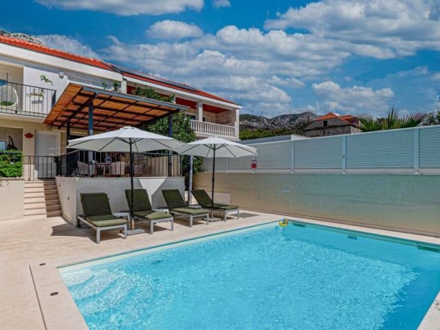 Dom z ogrodem i pięknym widokiem - Panorama Harcerska