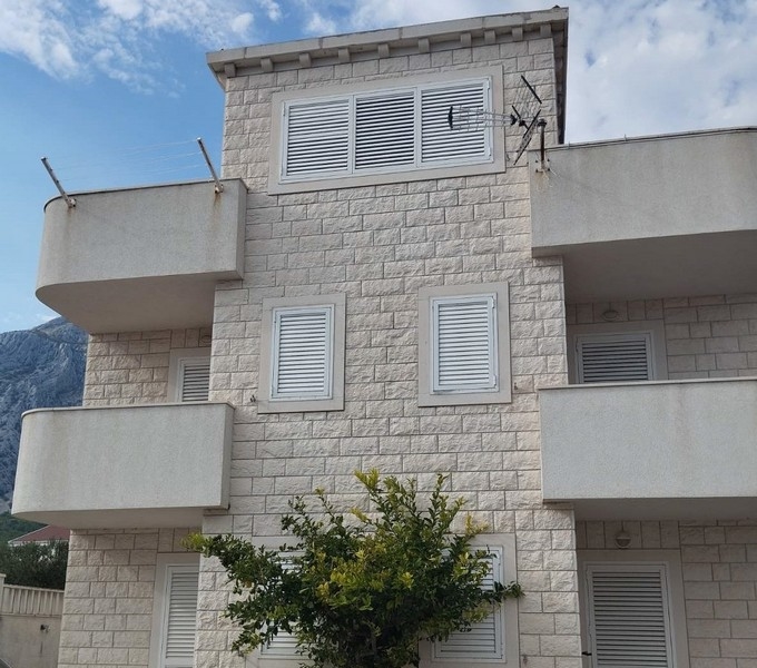 Dom apartamentowy wybudowany w 2008 roku w Orebicu - Nieruchomości Chorwacja