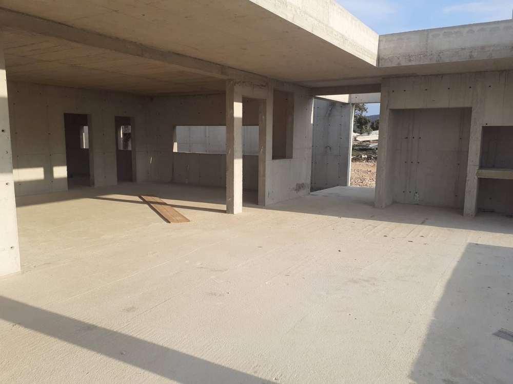 Sprzedam dom główny i pensjonat do ukończenia w Brac