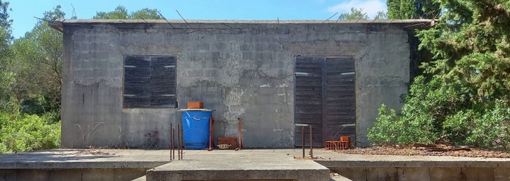 Dom do wykończenia na wyspie Zut, Chorwacja, Dalmacja - H2742