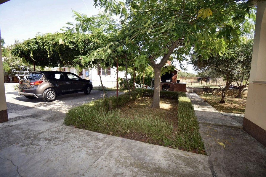 Dom z miejscem parkingowym Numer nieruchomości: H2743