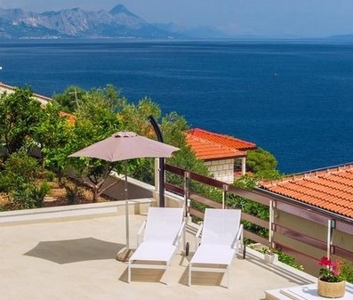 Budynek apartamentowy z fantastycznym panoramicznym widokiem na morze