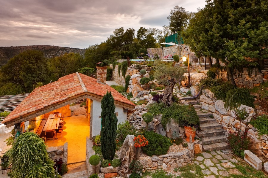 Nieruchomość o powierzchni działki około 4300 m² i widokiem na morze