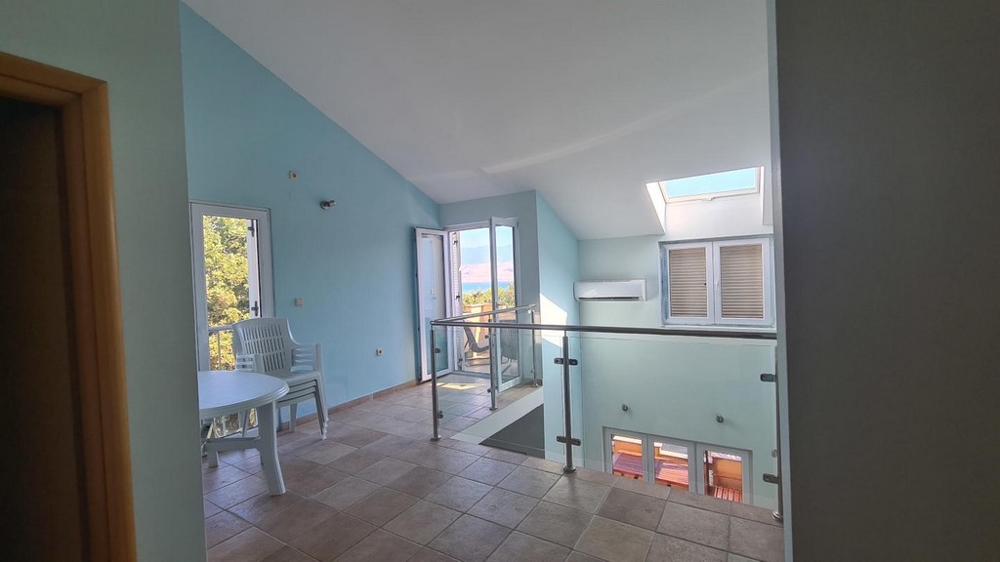 Duże okna i jasne pomieszczenia mieszkalne