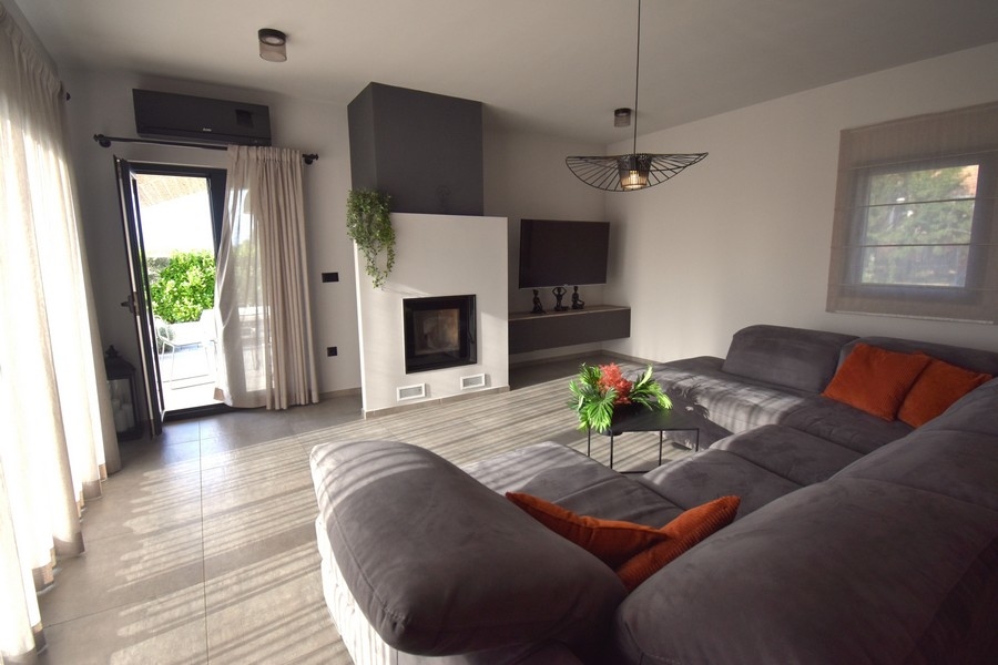 Pokój dzienny z wyjściem na taras