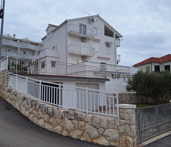 Zadbany apartamentowiec z 5 apartamentami - Nieruchomości Chorwacja