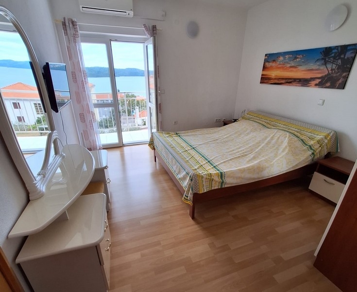 Sypialnia z widokiem na morze i balkonem