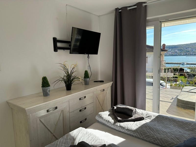 Sypialnia z wyjściem na taras z widokiem na morze - H2822