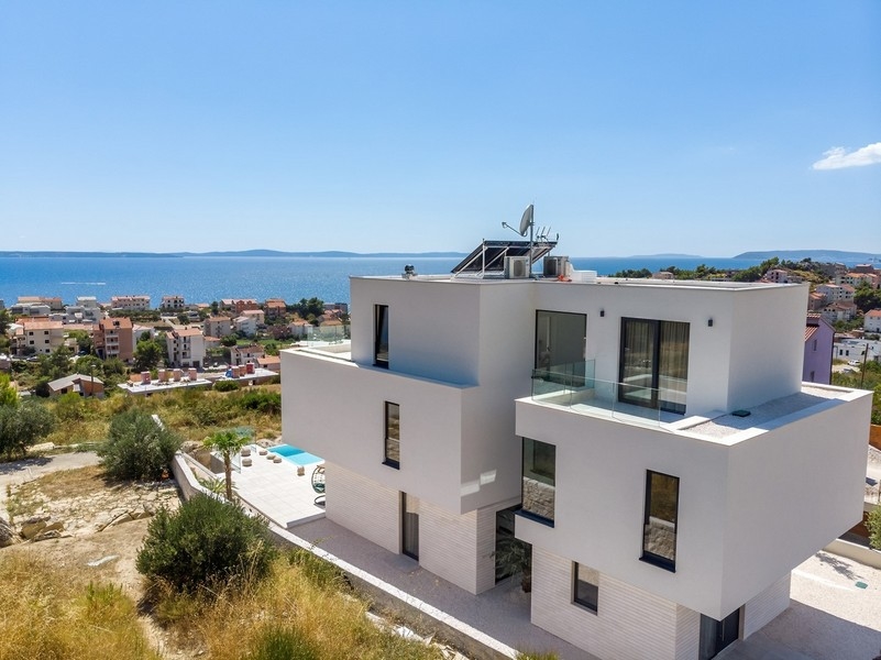 Willa z wysokiej jakości meblami w spokojnej okolicy