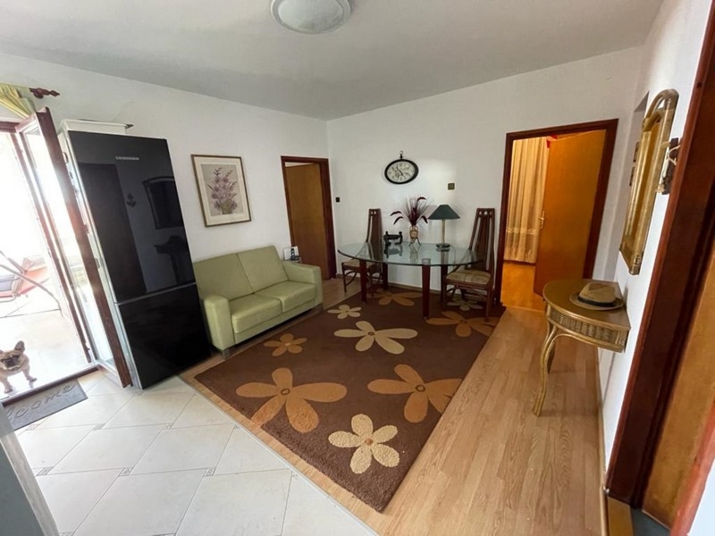 Jasny i zachęcający hol wejściowy - zakup nieruchomości w Chorwacji