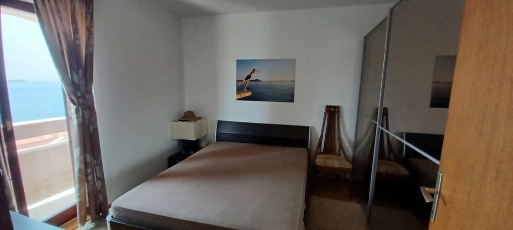 Sypialnia z widokiem na morze - kup swój wymarzony dom w Chorwacji