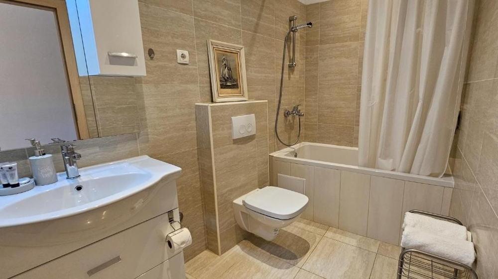 Sypialnia z wyjściem na balkon