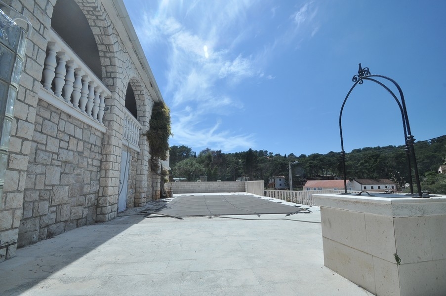 Przytulny salon w nadmorskim domu w Chorwacji, idealny na rodzinne spotkania