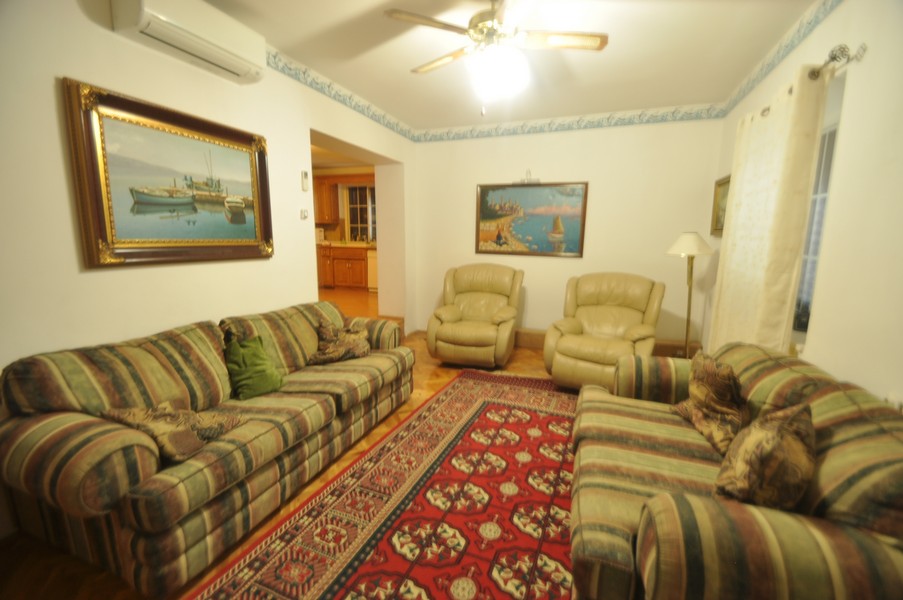 Przestronna, dobrze wyposażona kuchnia w chorwackim domu nad morzem.