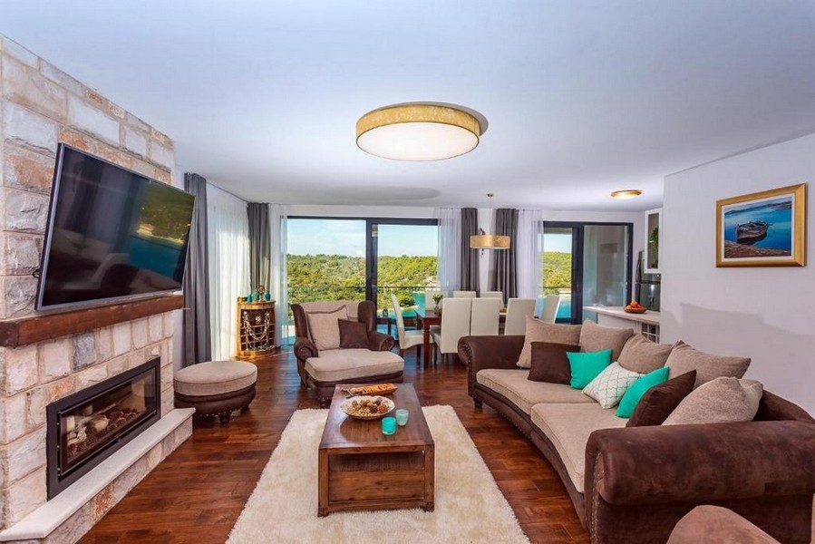 Pokój dzienny w willi oferowany przez Panorama Scouting Croatia.