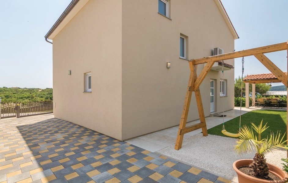 Dom z zadbaną działką - H2867