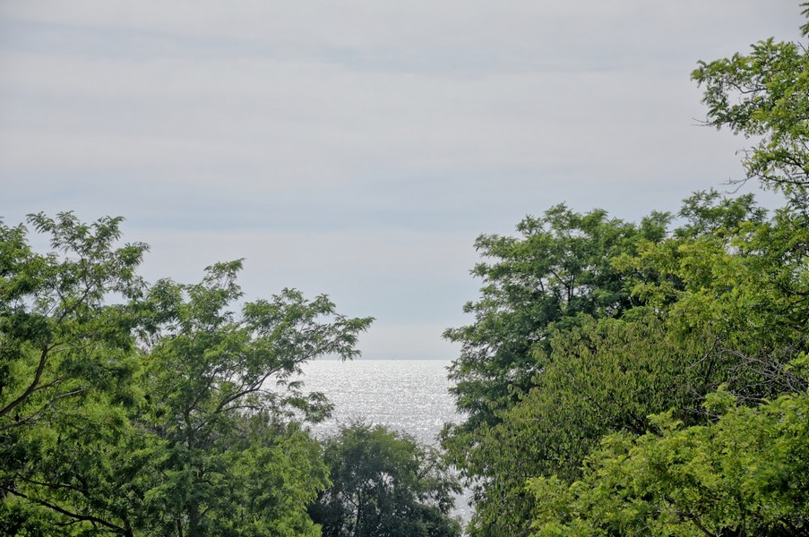 Widok na morze z domu na Istrii, idealna lokalizacja do zakupu.