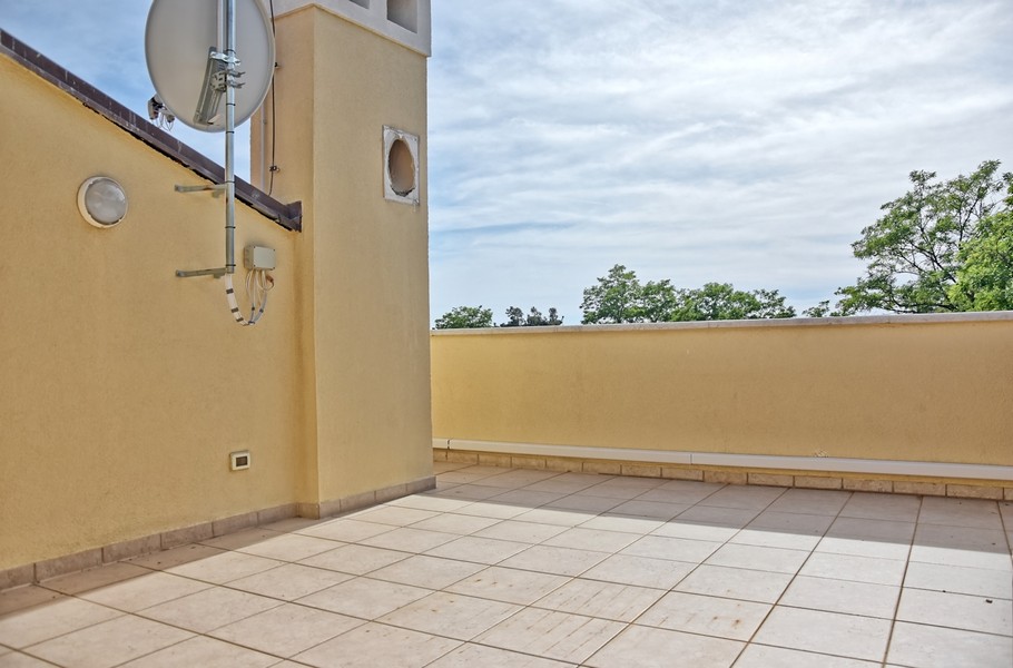 Na sprzedaż taras na górnym piętrze domu na Istrii z widokiem na morze.