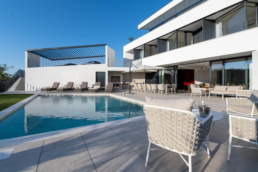 Na sprzedaż luksusowa willa w Chorwacji z odkrytym basenem i częścią wypoczynkową.