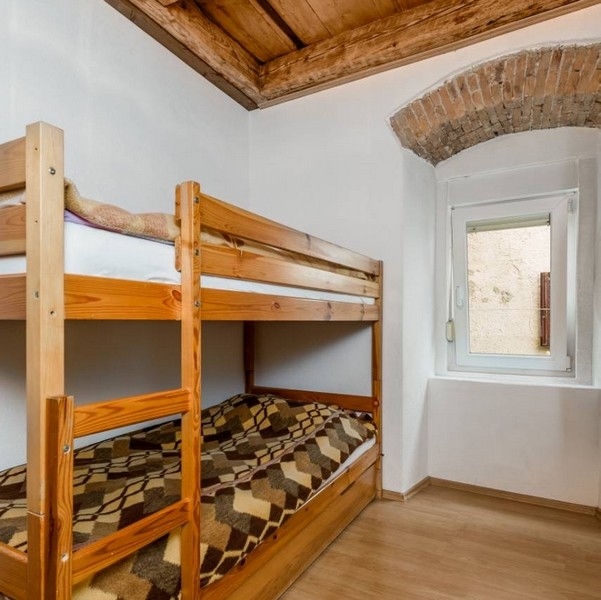 Druga sypialnia z łóżkiem piętrowym w nieruchomości w Chorwacji