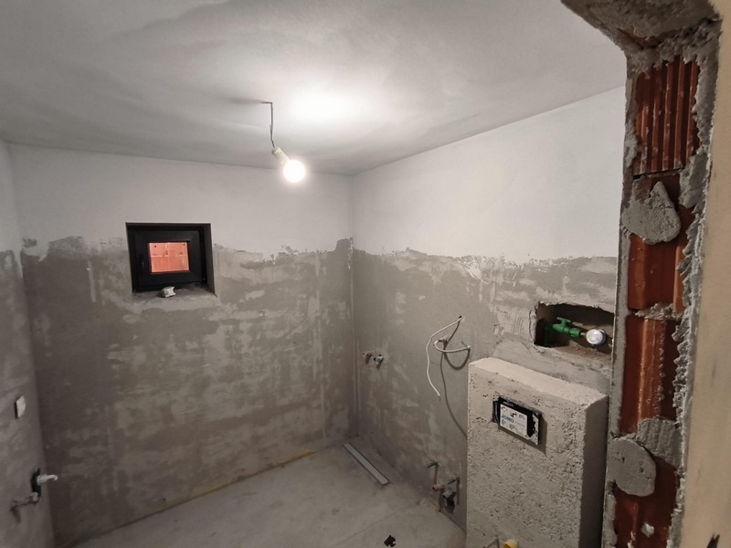 Niewykończony pokój w nieruchomości w Chorwacji, przygotowany do wykończenia i zaprojektowania