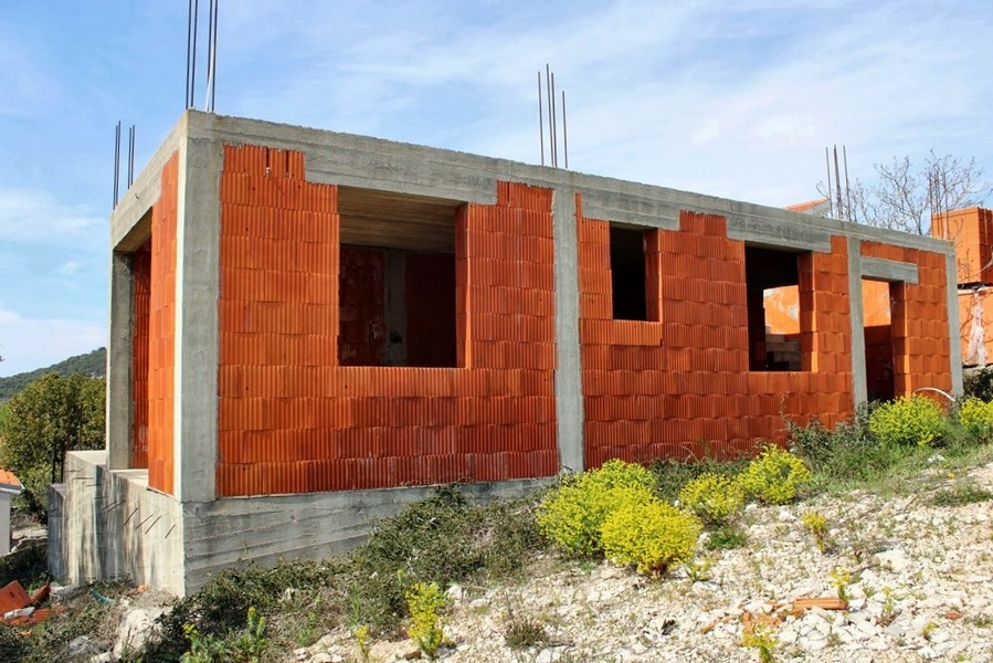 Stan surowy willi w Jezerze