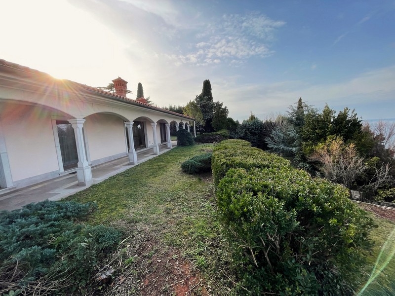 Sprzedam willę nad Morzem Śródziemnym - Panorama Scouting.