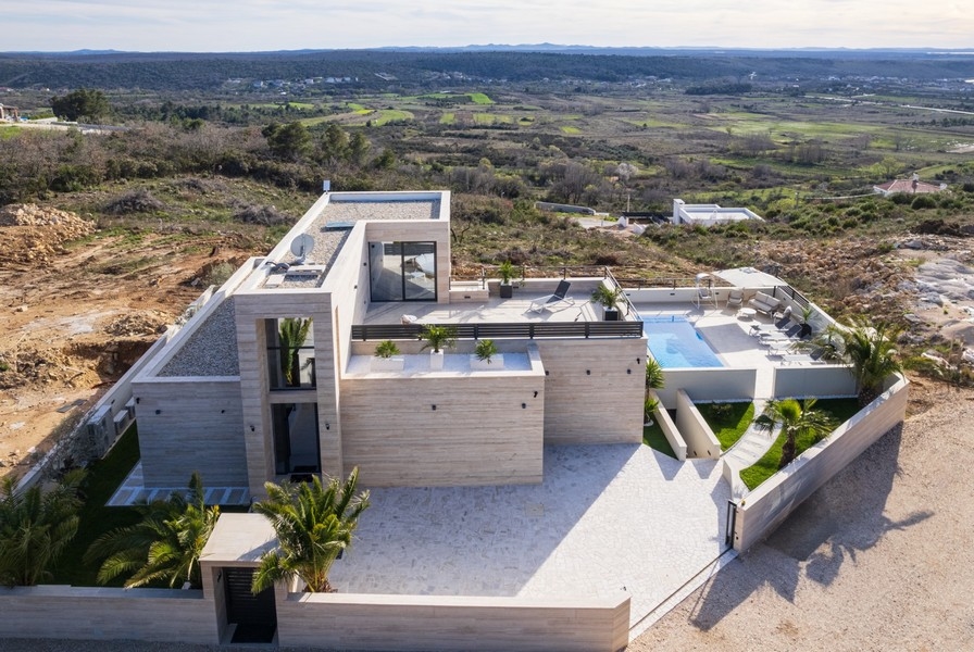 Willa na sprzedaż w Razanac, Zadar, Chorwacja - widok z lotu ptaka z widokiem na krajobraz