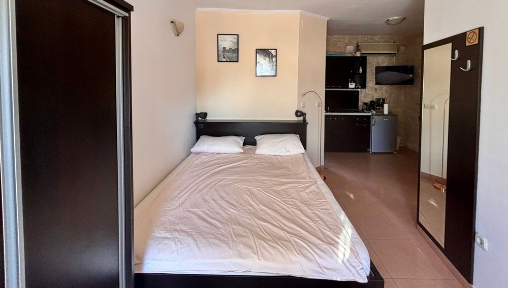 Alternatywny widok na jasną łazienkę z kabiną prysznicową w nieruchomości w Chorwacji