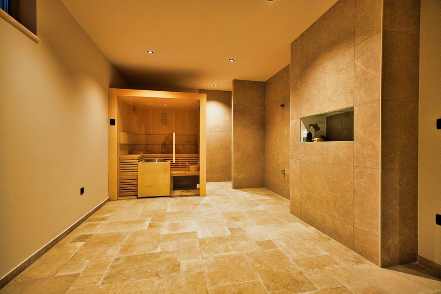 Strefa saun na wyspie Krk z przyległym pokojem relaksacyjnym dla odnowy biologicznej i relaksu