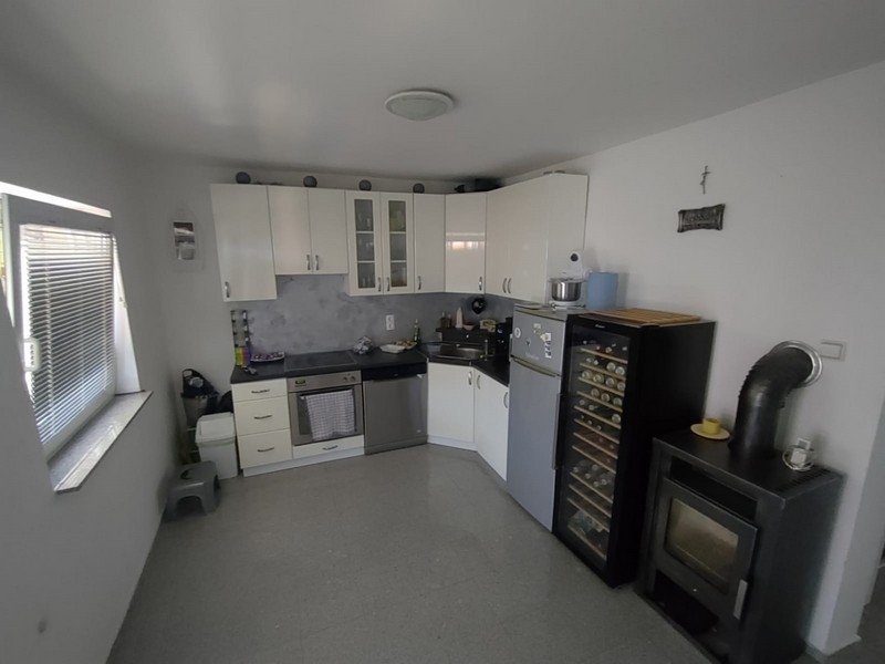 Nowoczesna kuchnia w domu, punkt sprzedaży przy zakupie domu w Chorwacji