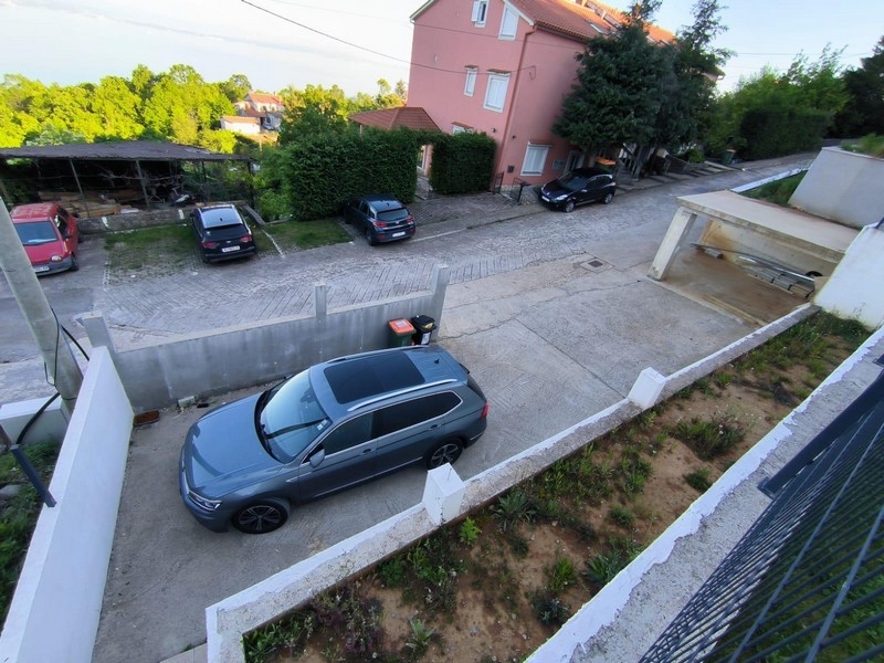 Nieruchomość w Chorwacji, willa z panoramicznym widokiem na morze, region Opatija na Istrii, widok na parking