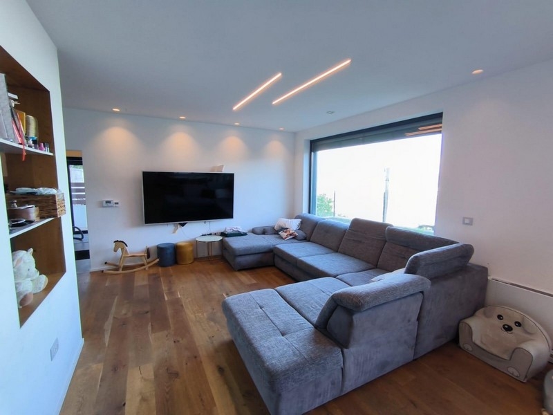 Nieruchomość w Chorwacji, willa z panoramicznym widokiem na morze, region Opatija na Istrii, przestronny salon