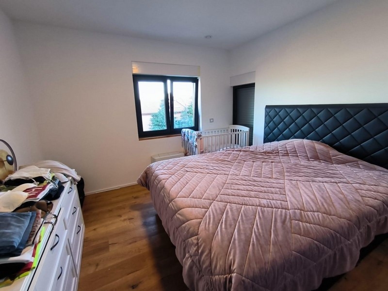 Nieruchomość w Chorwacji, willa z panoramicznym widokiem na morze, region Opatija na Istrii, sypialnia z dużym łóżkiem