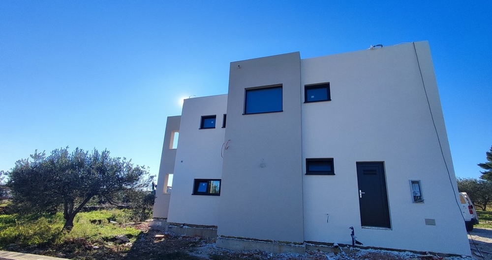 Tył willi H3000 w Vodicach.